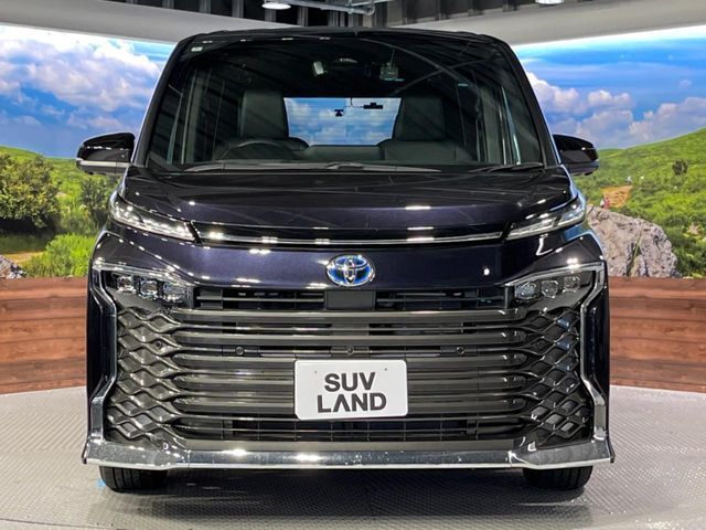 TOYOTA VOXY HYBRID 2024