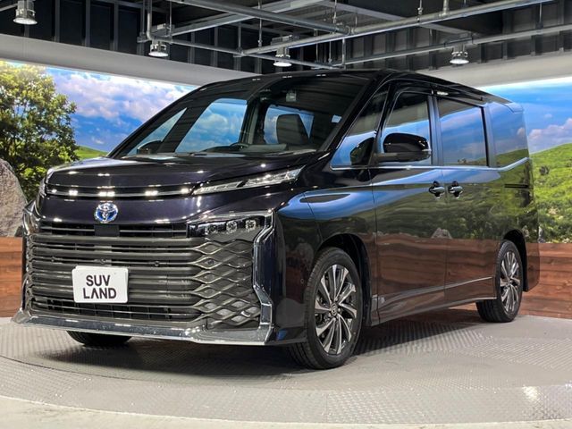 TOYOTA VOXY HYBRID 2024