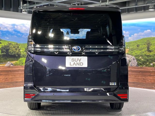 TOYOTA VOXY HYBRID 2024