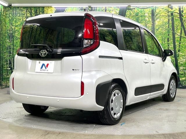TOYOTA SIENTA HYBRID 2025