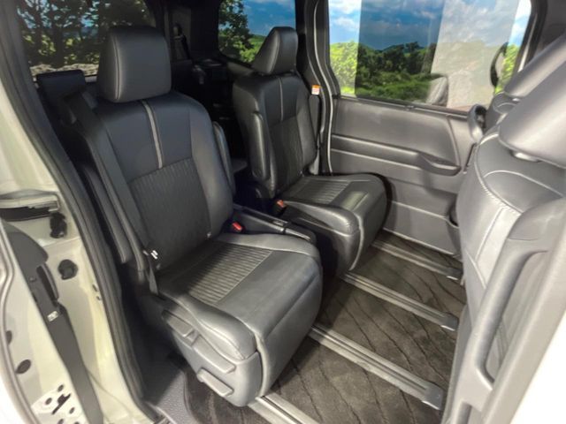 TOYOTA NOAH HYBRID 2022