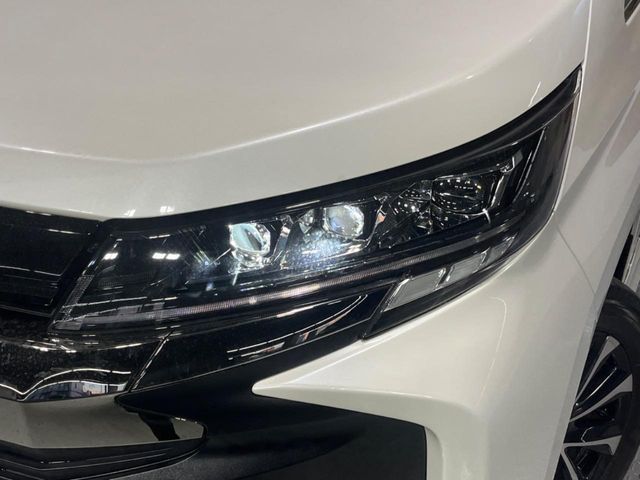 TOYOTA NOAH HYBRID 2022