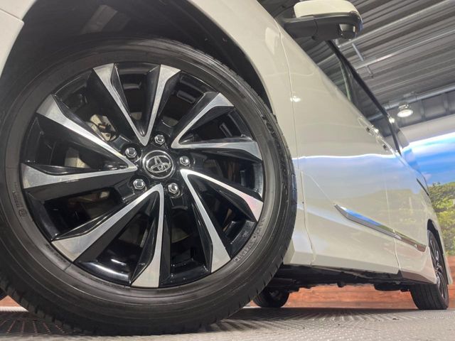 TOYOTA NOAH HYBRID 2022