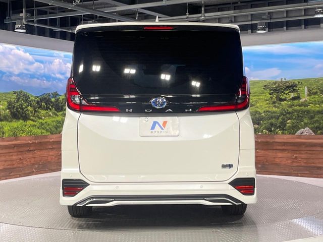 TOYOTA NOAH HYBRID 2022