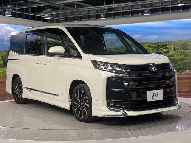 TOYOTA NOAH HYBRID 2022