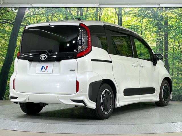 TOYOTA SIENTA HYBRID 2023