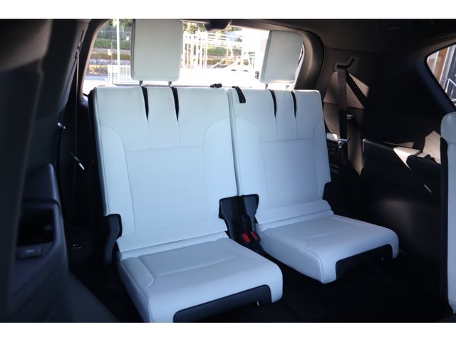 TOYOTA LEXUS LX600 2025