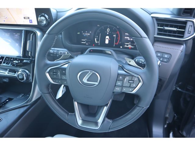 TOYOTA LEXUS LX600 2025