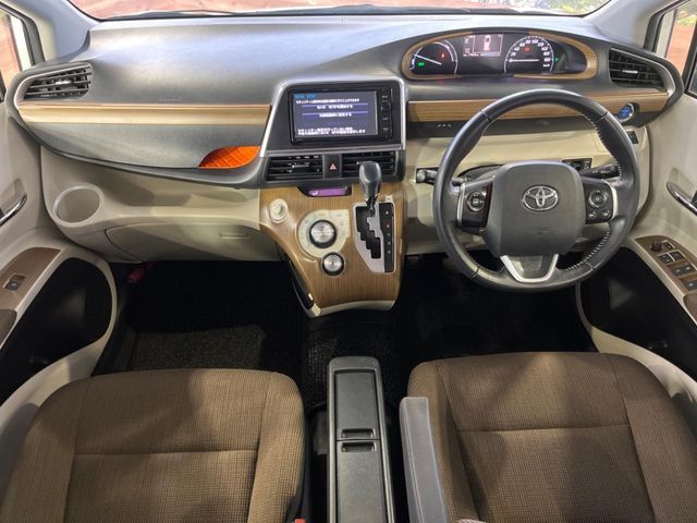 TOYOTA SIENTA HYBRID 2015