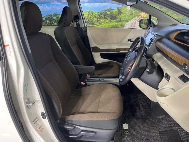 TOYOTA SIENTA HYBRID 2015