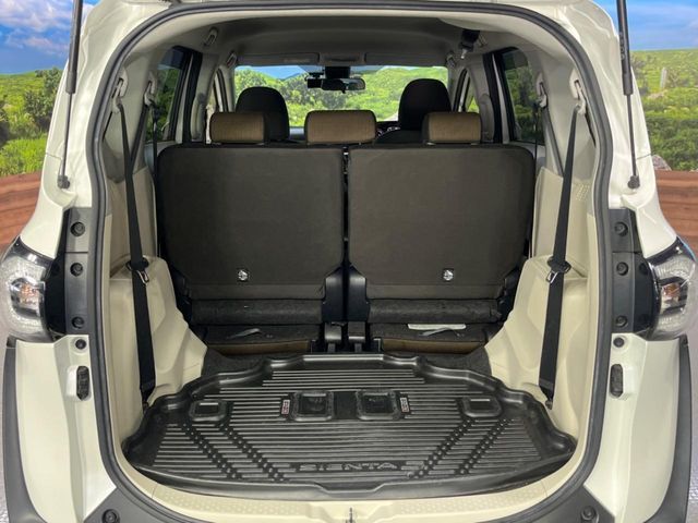 TOYOTA SIENTA HYBRID 2015