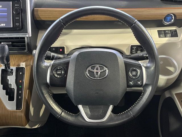 TOYOTA SIENTA HYBRID 2015