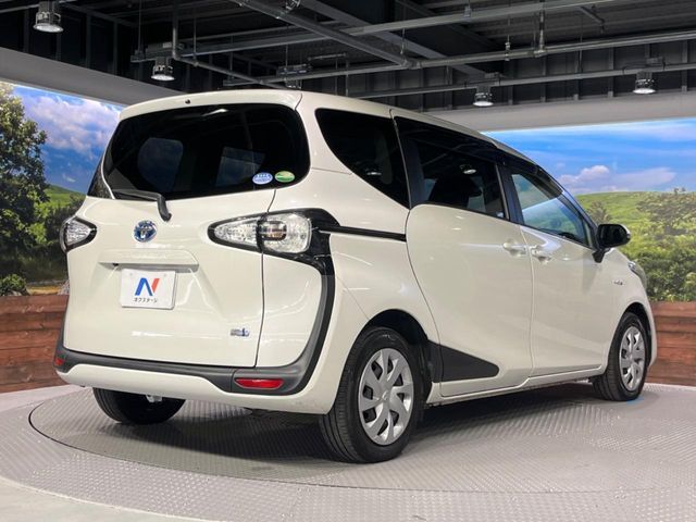 TOYOTA SIENTA HYBRID 2015