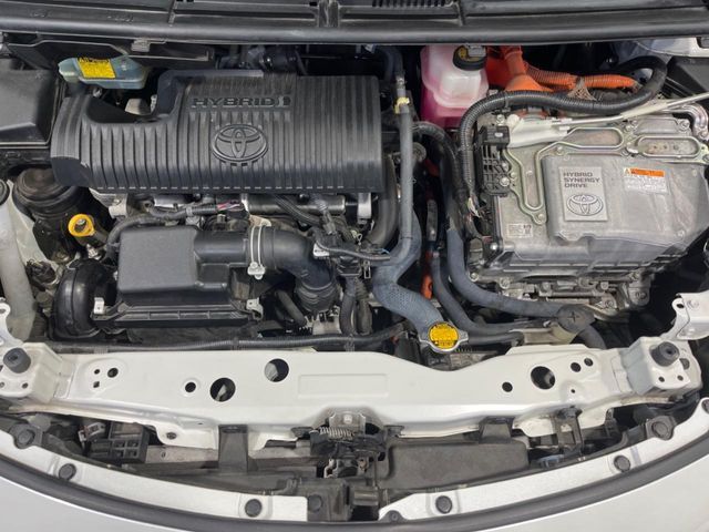 TOYOTA SIENTA HYBRID 2015