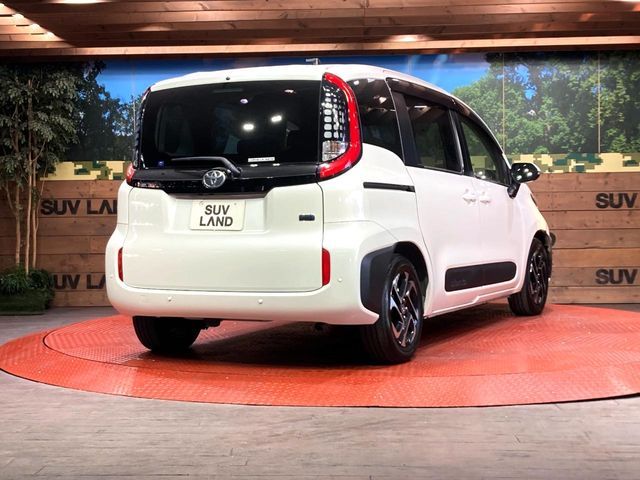 TOYOTA SIENTA HYBRID 2023