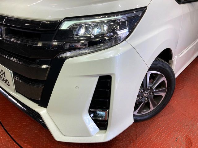 TOYOTA NOAH 2019