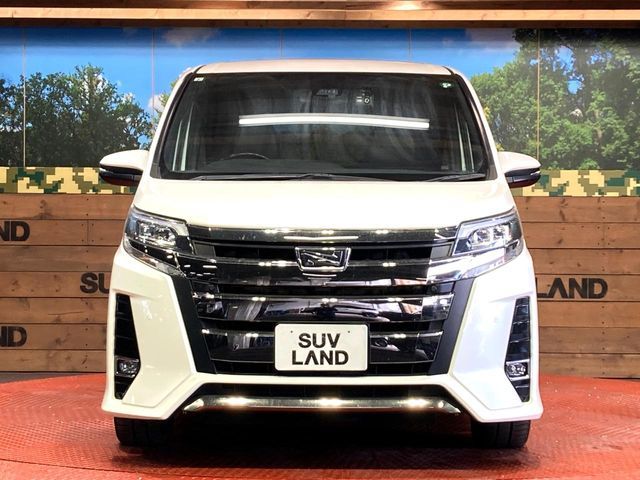 TOYOTA NOAH 2019
