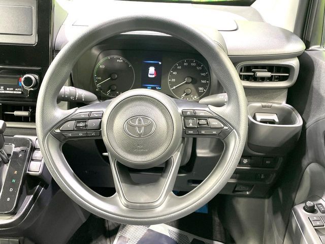 TOYOTA SIENTA HYBRID 2025