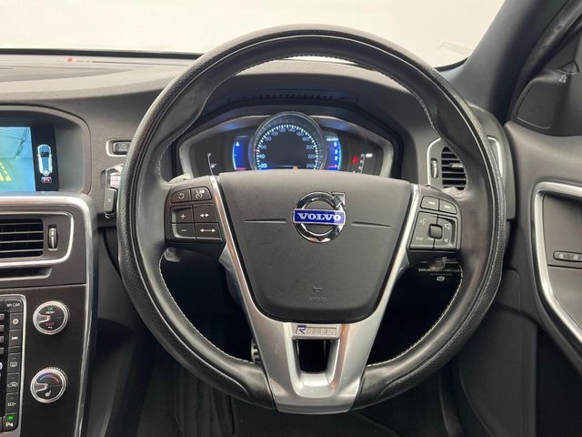 VOLVO VOLVO V60 2015