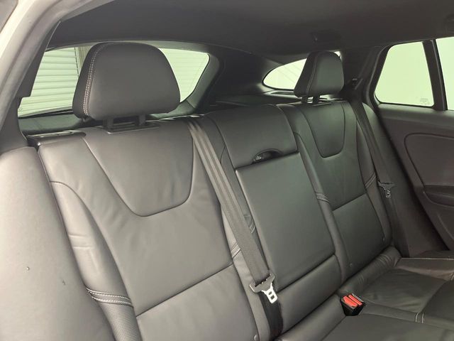 VOLVO VOLVO V60 2015