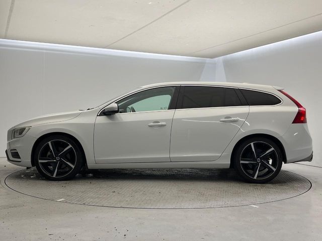 VOLVO VOLVO V60 2015