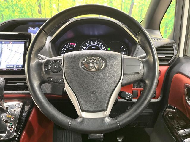 TOYOTA VOXY 2017