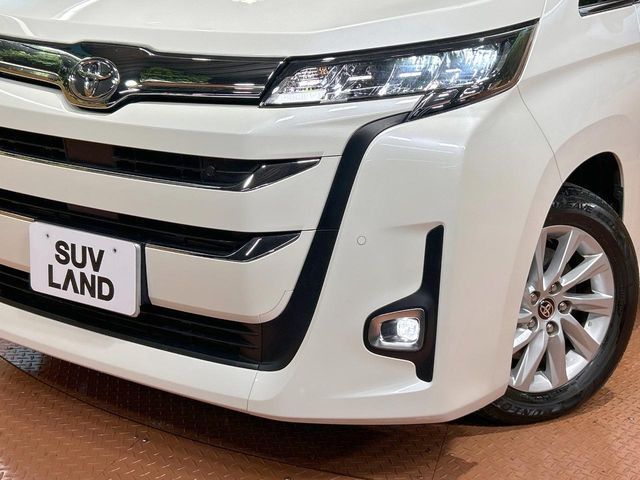 TOYOTA NOAH 2022