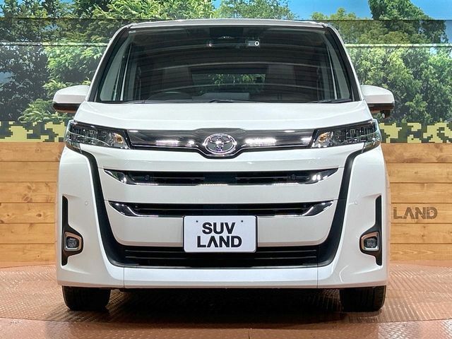 TOYOTA NOAH 2022