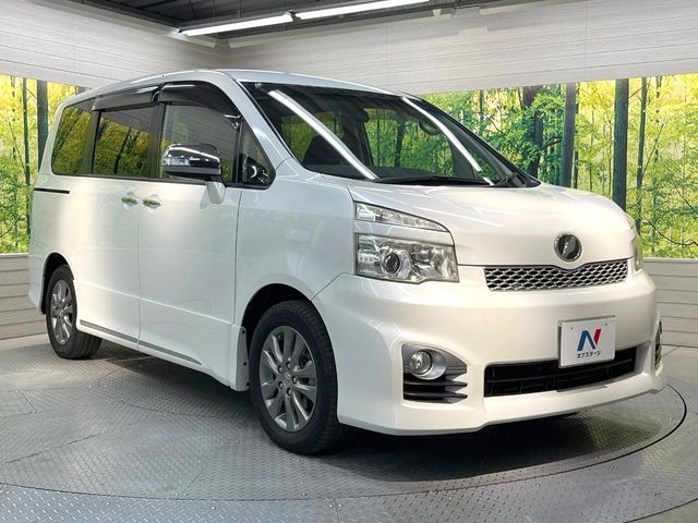 TOYOTA VOXY 2012