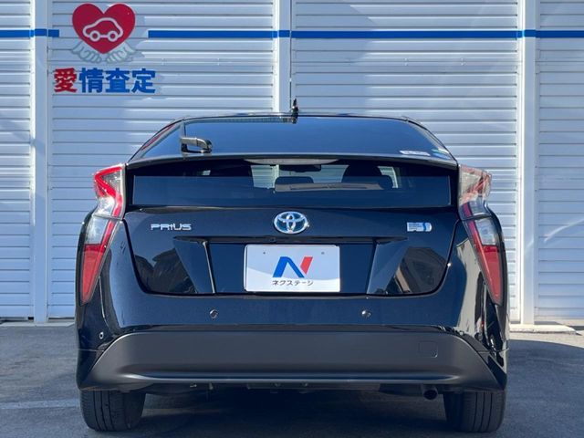 TOYOTA PRIUS 2017