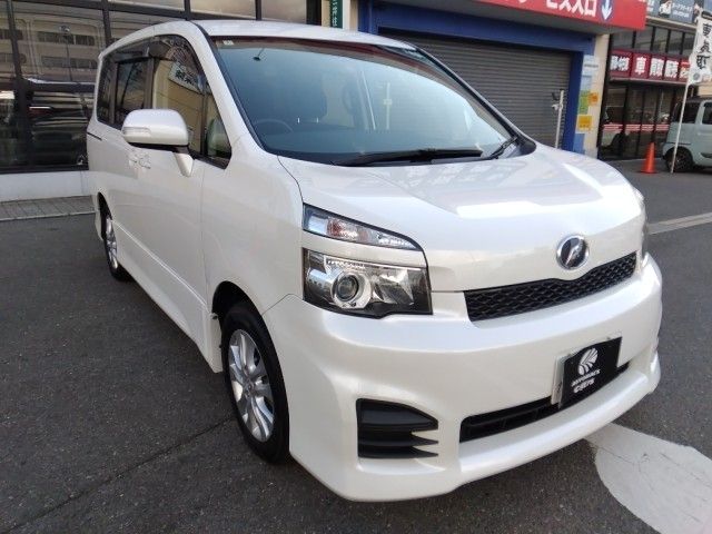 TOYOTA VOXY 2012