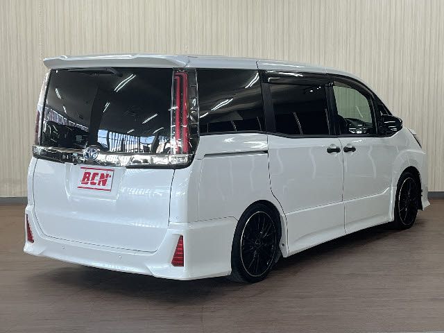 TOYOTA NOAH HYBRID 2019