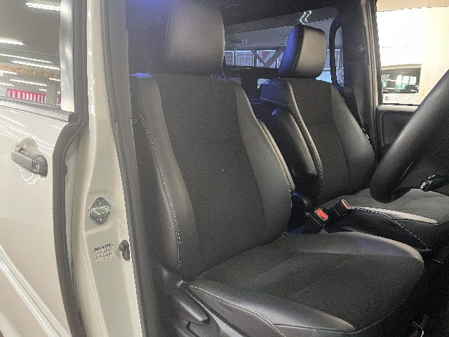 TOYOTA NOAH HYBRID 2019