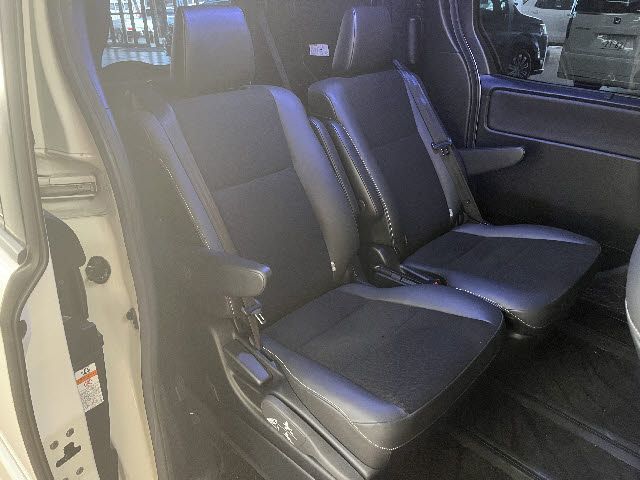 TOYOTA NOAH HYBRID 2019