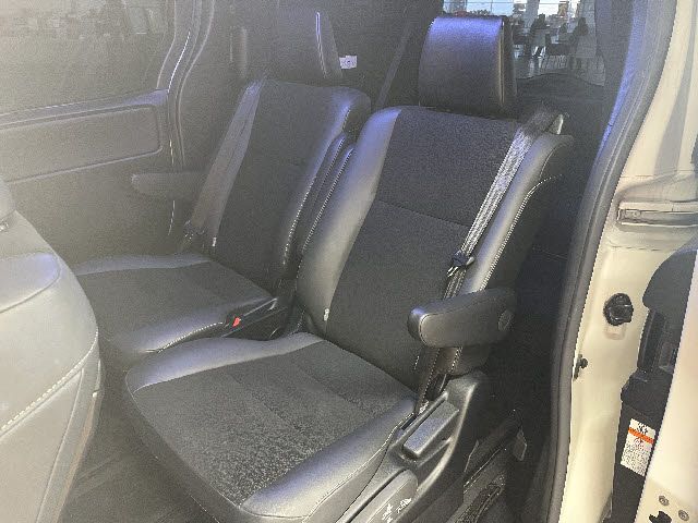 TOYOTA NOAH HYBRID 2019