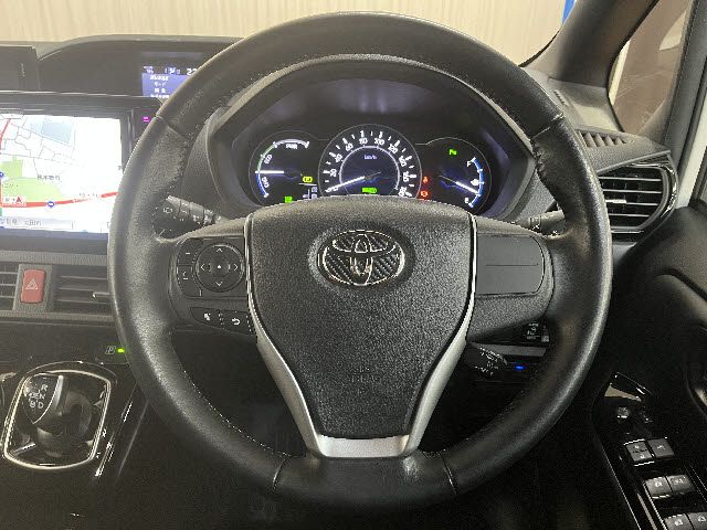 TOYOTA NOAH HYBRID 2019