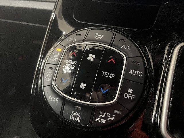 TOYOTA NOAH HYBRID 2019