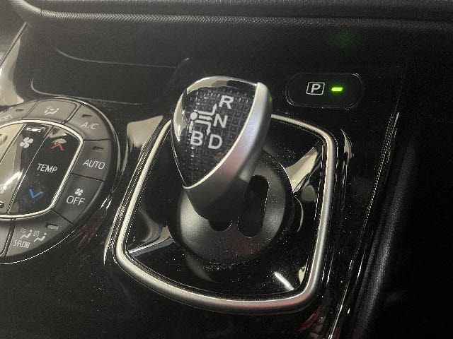 TOYOTA NOAH HYBRID 2019