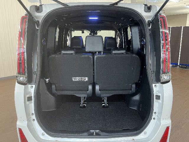 TOYOTA NOAH HYBRID 2019