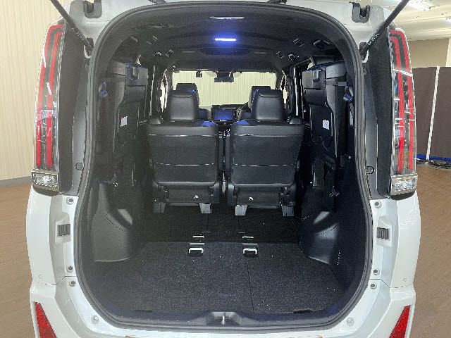 TOYOTA NOAH HYBRID 2019