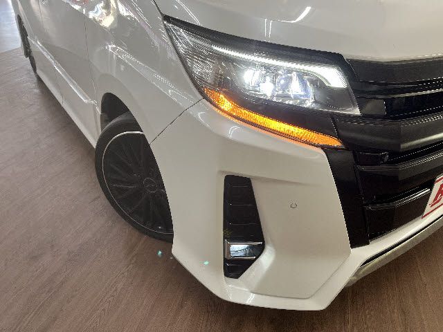 TOYOTA NOAH HYBRID 2019