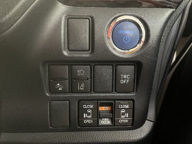 TOYOTA NOAH HYBRID 2019