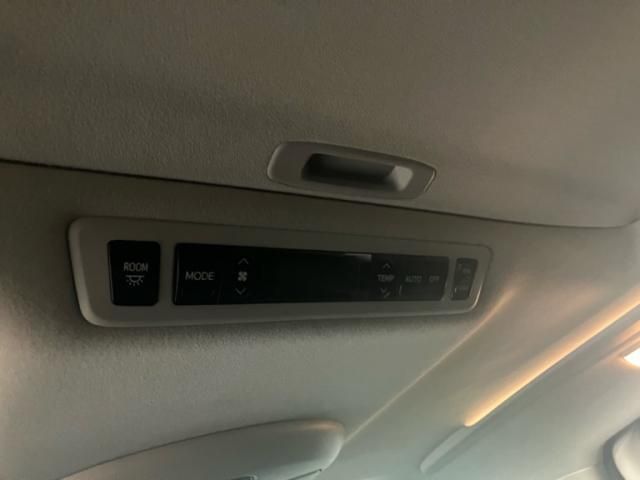 TOYOTA VELLFIRE 2011