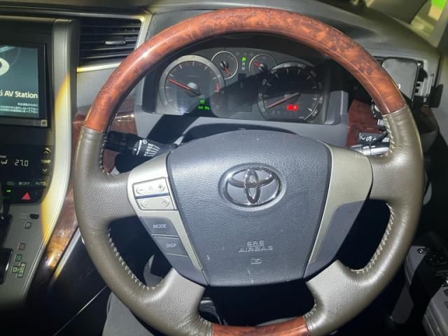 TOYOTA VELLFIRE 2011