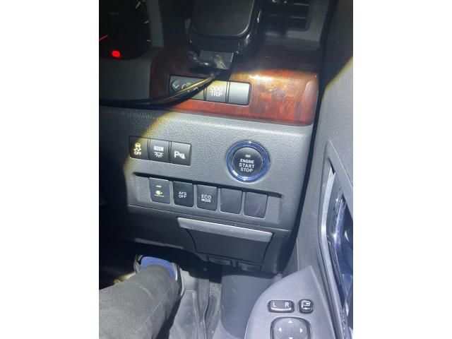 TOYOTA VELLFIRE 2011