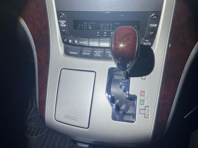 TOYOTA VELLFIRE 2011