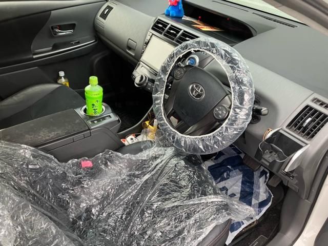 TOYOTA PRIUS Alpha 2014