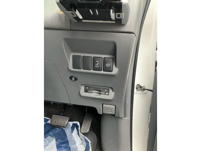 TOYOTA PRIUS Alpha 2014