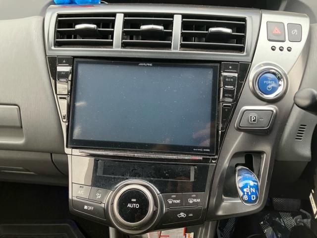 TOYOTA PRIUS Alpha 2014