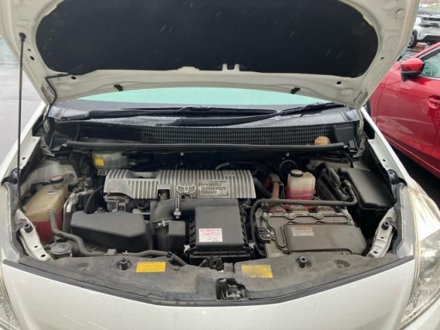 TOYOTA PRIUS Alpha 2014